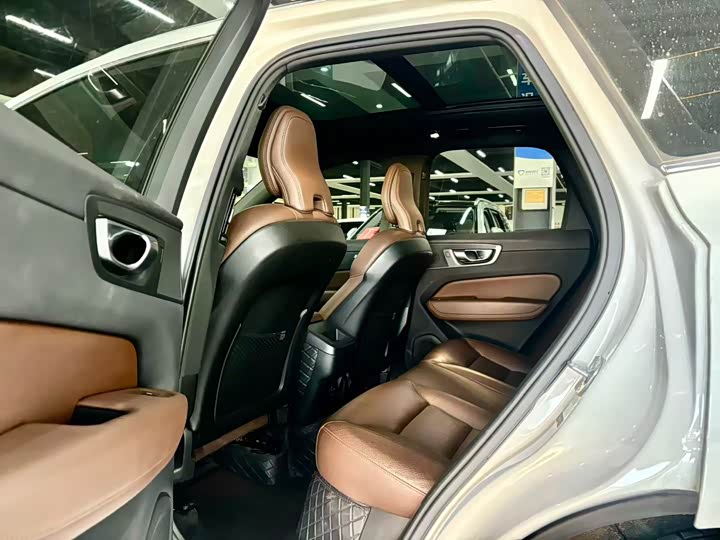 Фото 6 - Volvo XC60