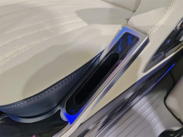 Фото 23 - Buick GL8 ES