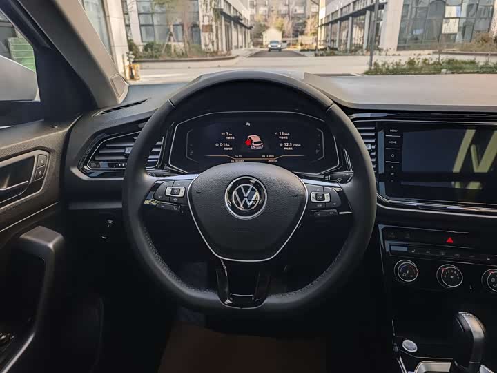 Фото 10 - Volkswagen T-Roc