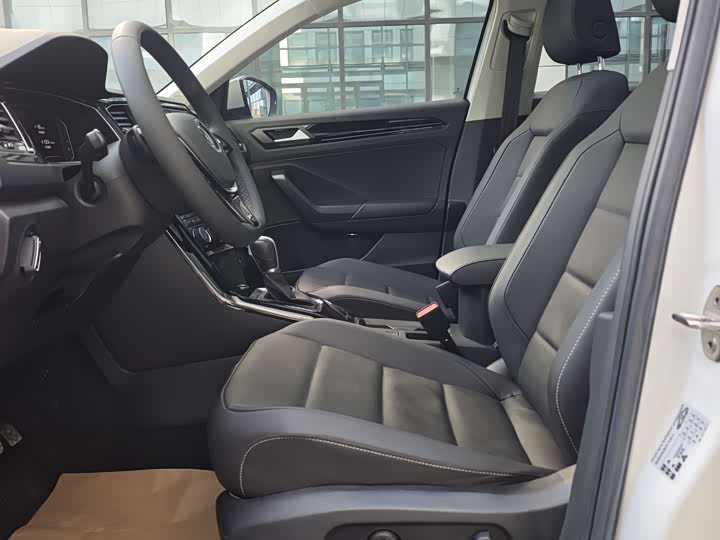 Фото 11 - Volkswagen T-Roc