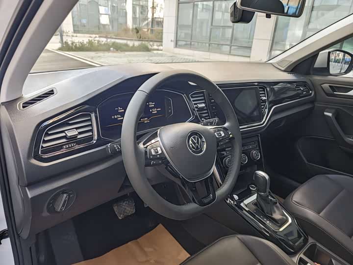 Фото 12 - Volkswagen T-Roc