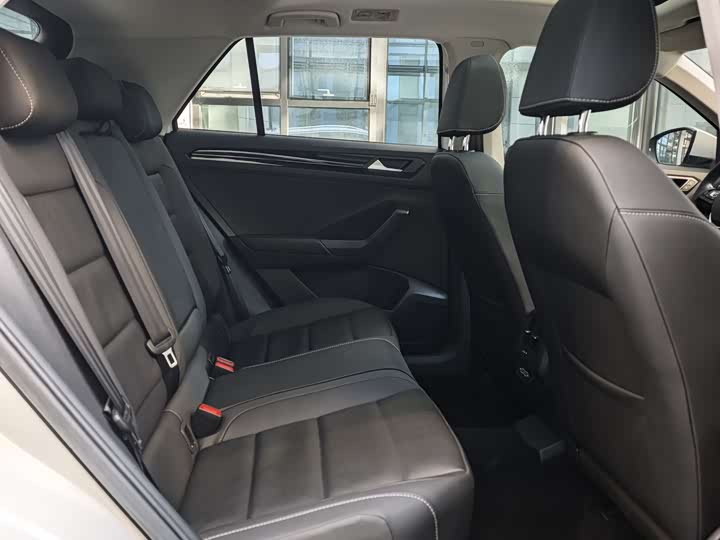 Фото 19 - Volkswagen T-Roc