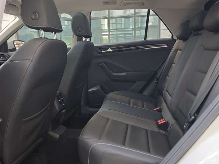 Фото 8 - Volkswagen T-Roc