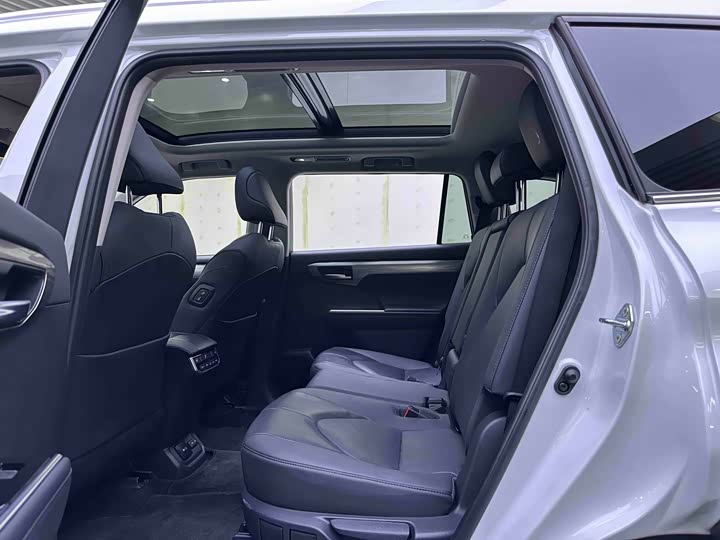 Фото 10 - Toyota Highlander