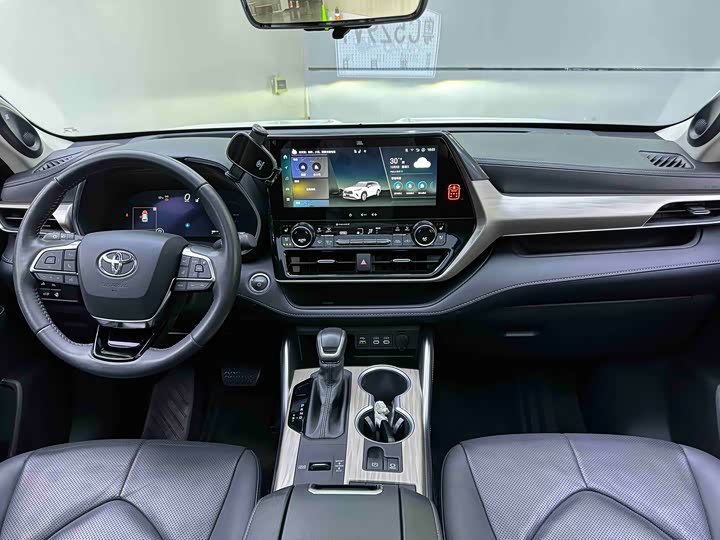 Фото 7 - Toyota Highlander