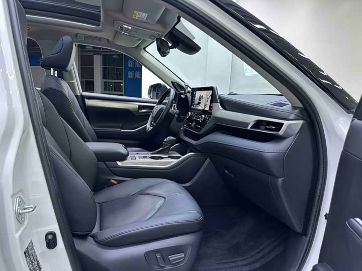 Фото 9 - Toyota Highlander