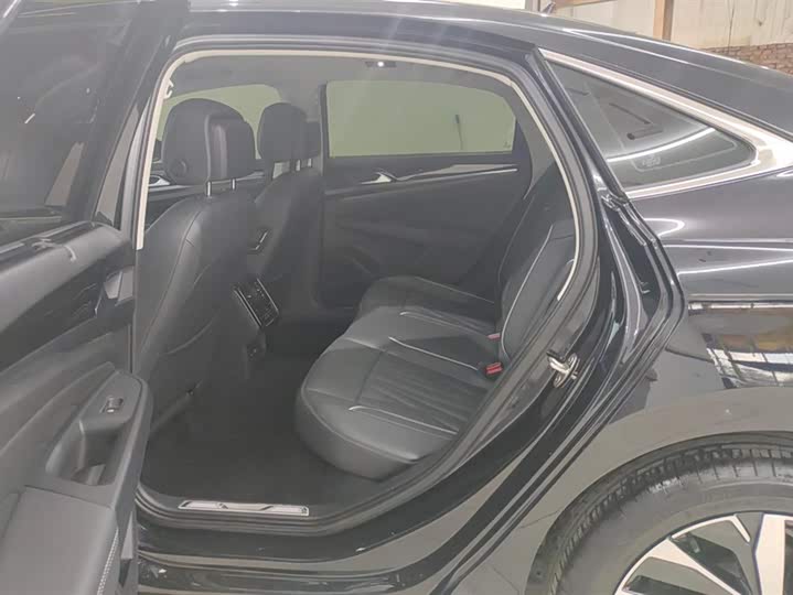 Фото 11 - Volkswagen Passat