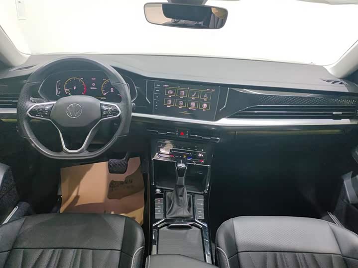 Фото 12 - Volkswagen Passat