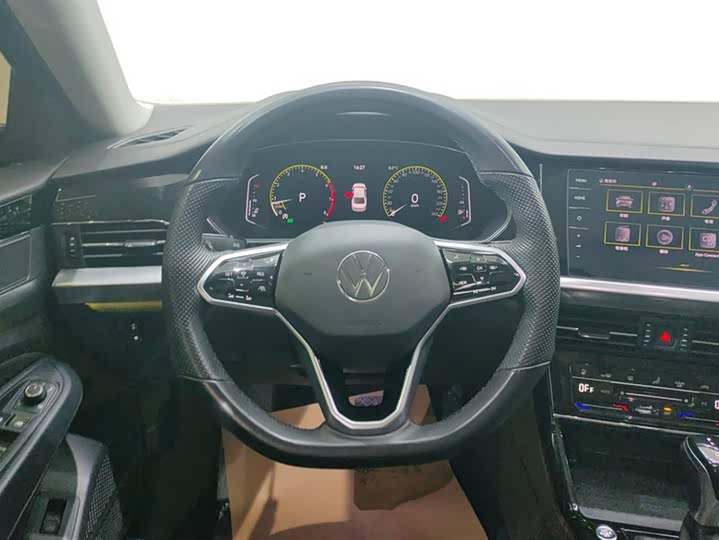 Фото 15 - Volkswagen Passat