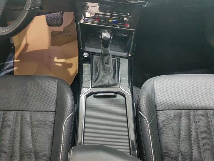 Фото 16 - Volkswagen Passat