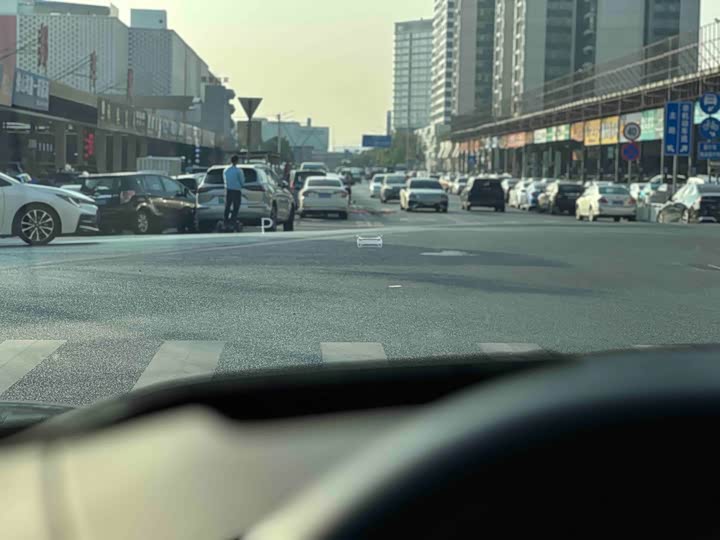 Фото 16 - Zeekr 001