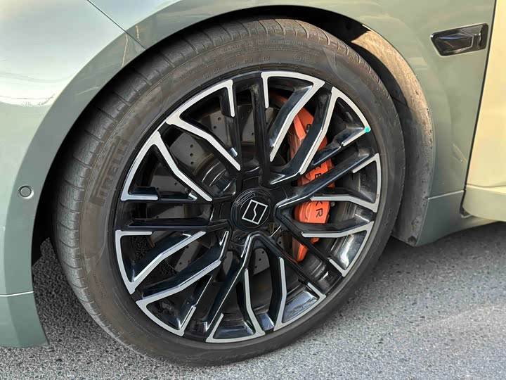 Фото 4 - Zeekr 001