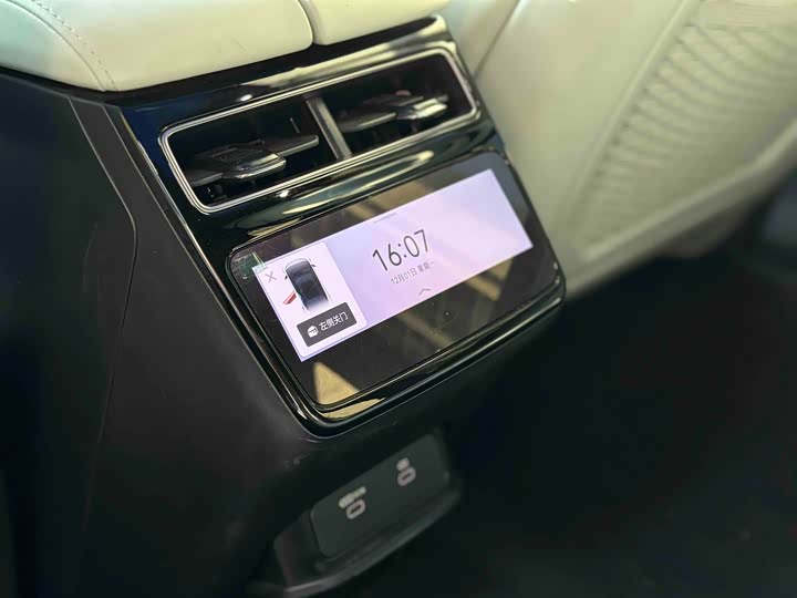 Фото 5 - Zeekr 001