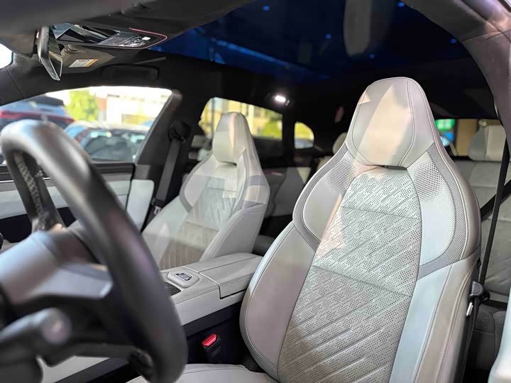 Фото 7 - Zeekr 001