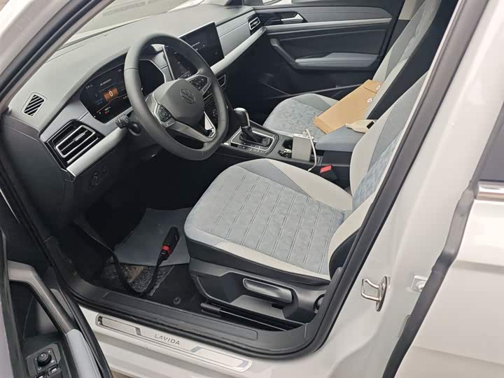 Фото 15 - Volkswagen Lavida
