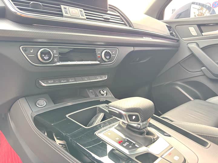 Фото 6 - Audi Q5L