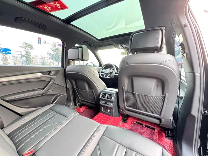 Фото 8 - Audi Q5L