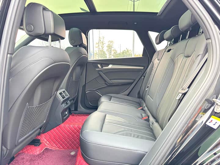 Фото 9 - Audi Q5L