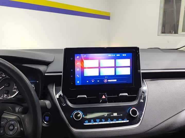 Фото 13 - Toyota Corolla