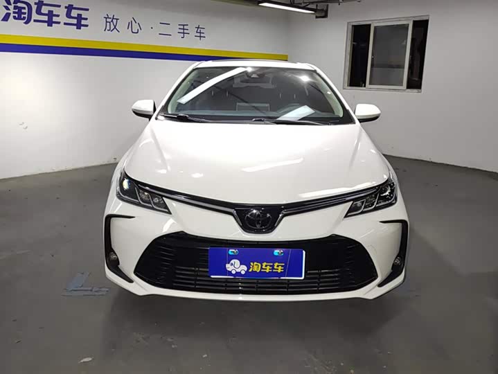 Фото 2 - Toyota Corolla