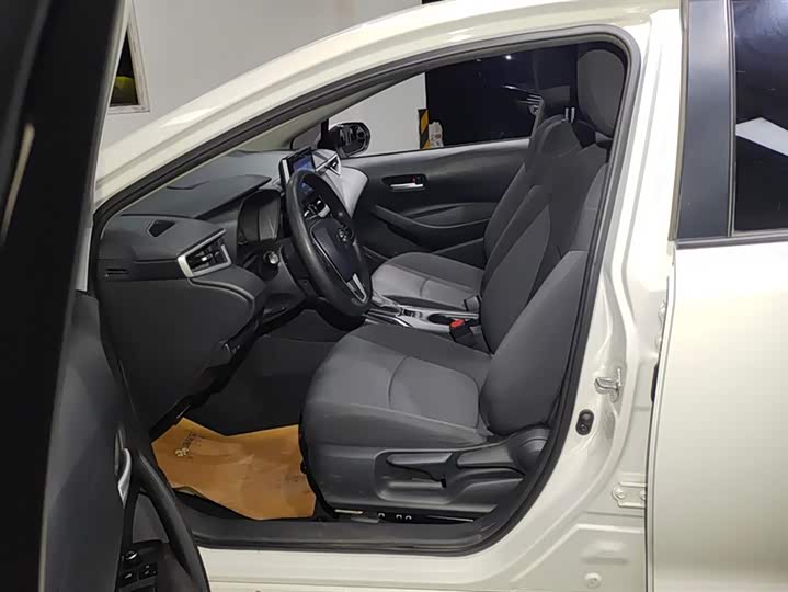 Фото 9 - Toyota Corolla