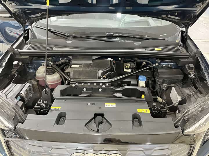 Фото 12 - Audi Q5 e-tron