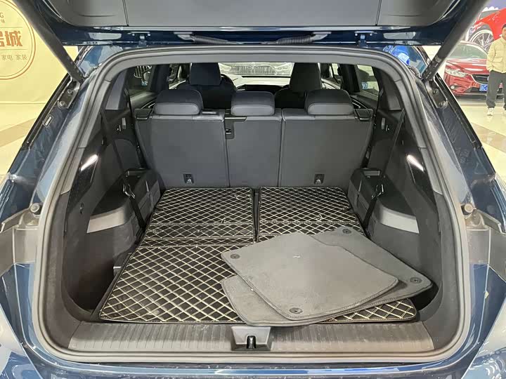 Фото 13 - Audi Q5 e-tron