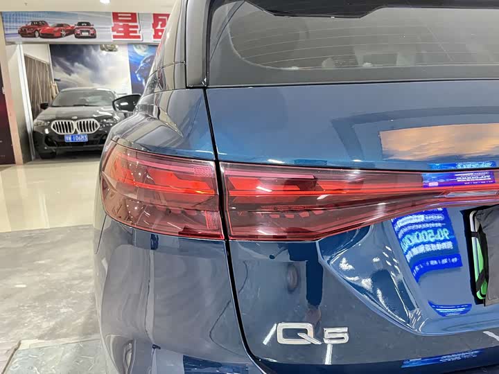 Фото 15 - Audi Q5 e-tron