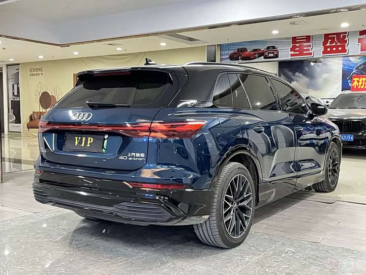 Фото 19 - Audi Q5 e-tron