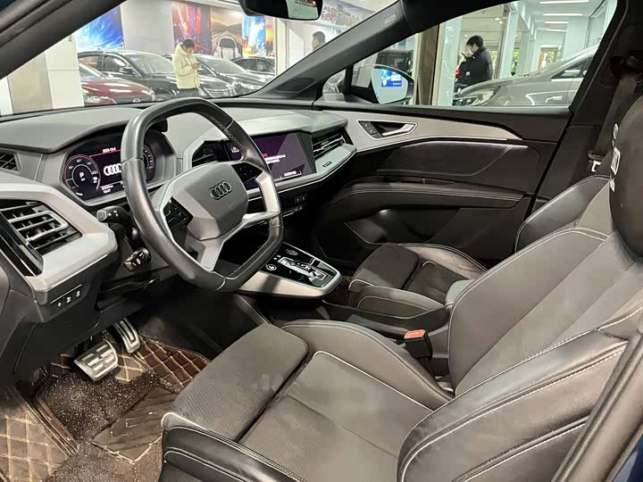 Фото 5 - Audi Q5 e-tron