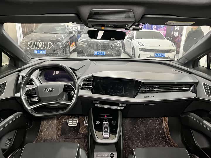 Фото 6 - Audi Q5 e-tron