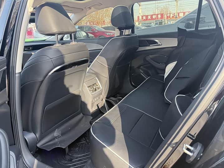 Фото 4 - Hongqi H5