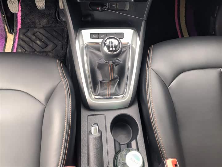 Фото 14 - Roewe RX3