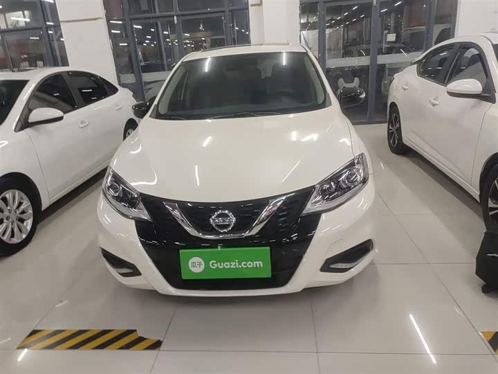 Фото 3 - Nissan Tiida