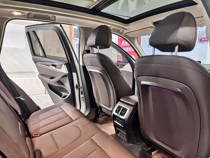 Фото 6 - BMW iX3