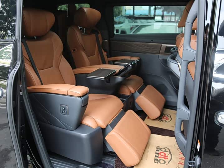 Фото 7 - Toyota Vellfire