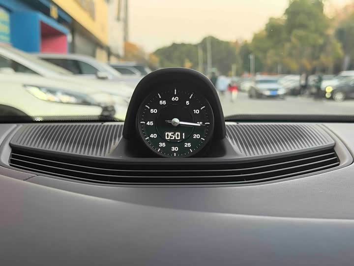 Фото 10 - Porsche Taycan