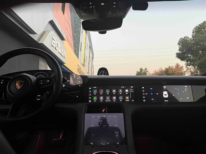 Фото 13 - Porsche Taycan