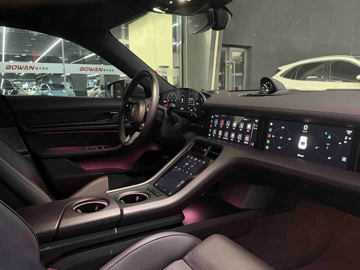 Фото 14 - Porsche Taycan