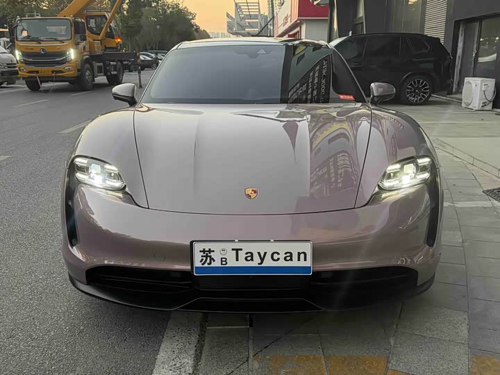 Фото 2 - Porsche Taycan