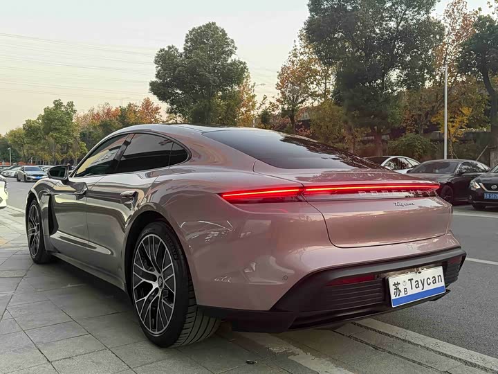 Фото 4 - Porsche Taycan