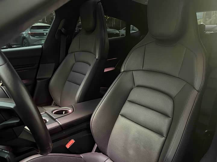 Фото 7 - Porsche Taycan