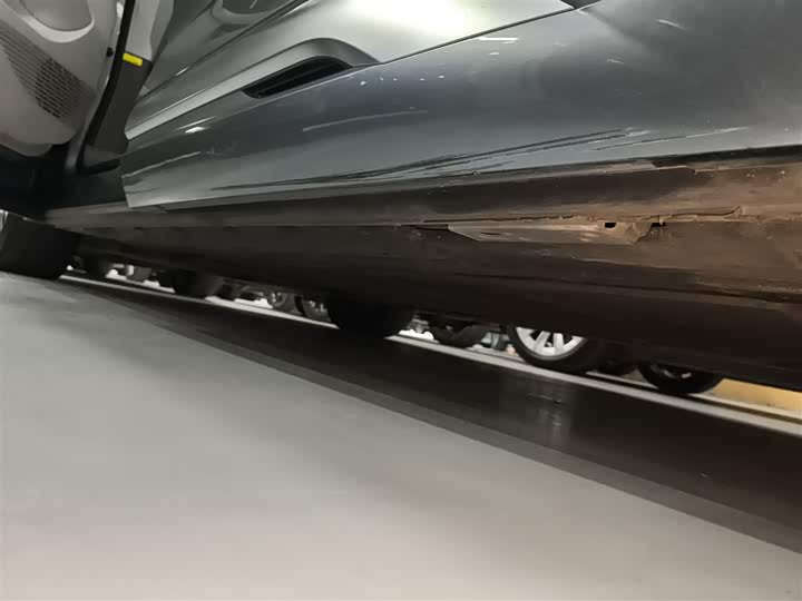 Фото 22 - Denza D9