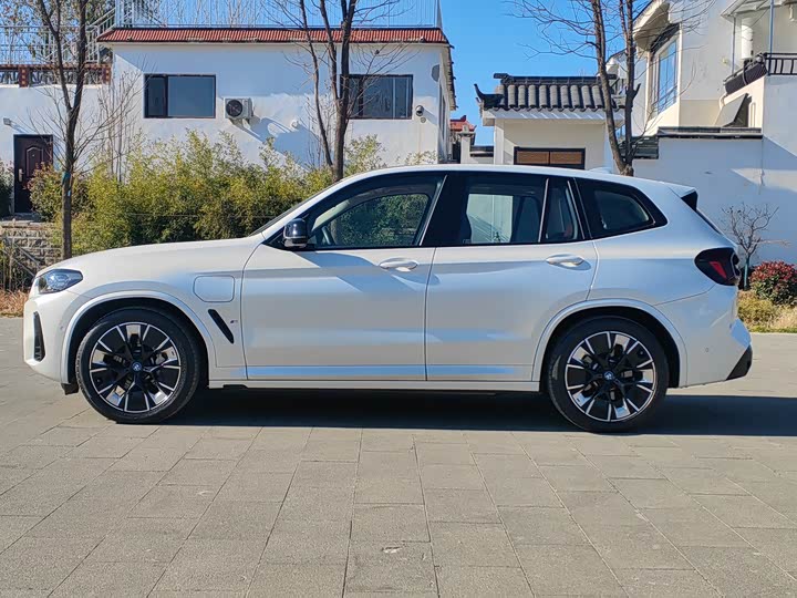 Фото 6 - BMW iX3