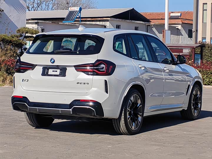 Фото 7 - BMW iX3