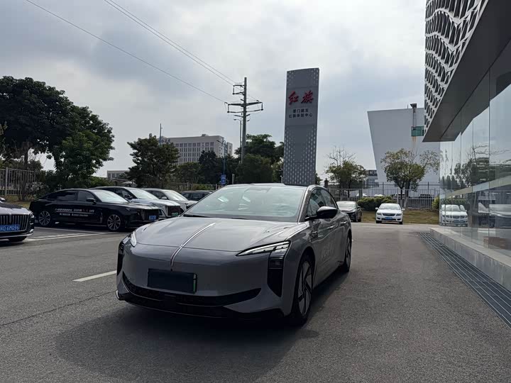 Фото 1 - Hongqi EH7