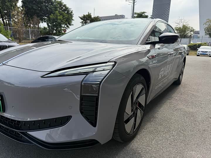 Фото 10 - Hongqi EH7