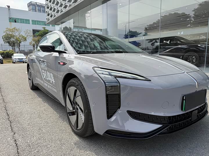 Фото 11 - Hongqi EH7