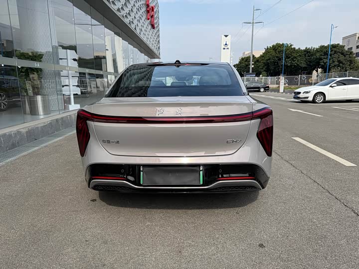 Фото 12 - Hongqi EH7