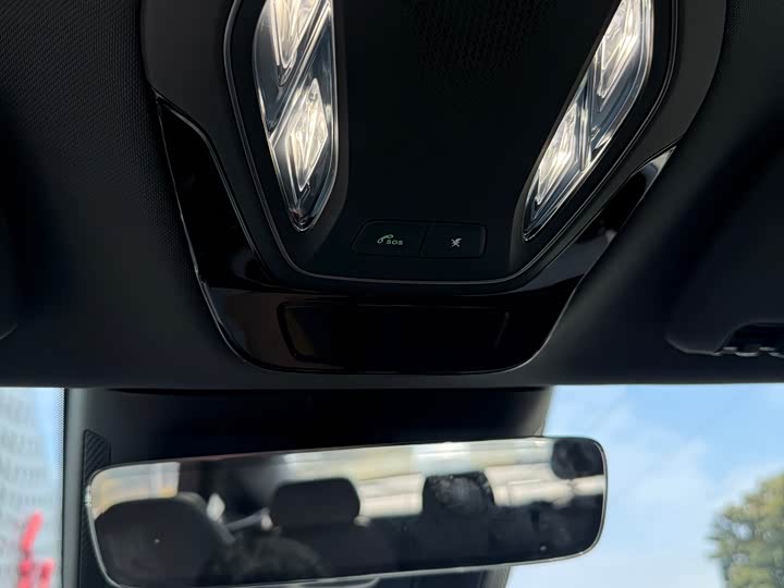 Фото 15 - Hongqi EH7